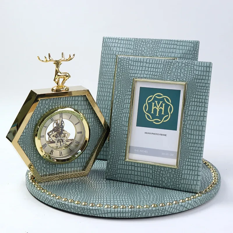 Nueva bandeja de cuero de estilo chino con marco de fotos y reloj de escritorio