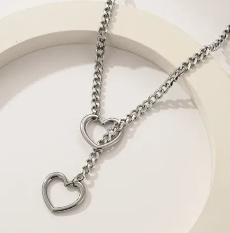 Collar cubano ajustable en forma de corazón