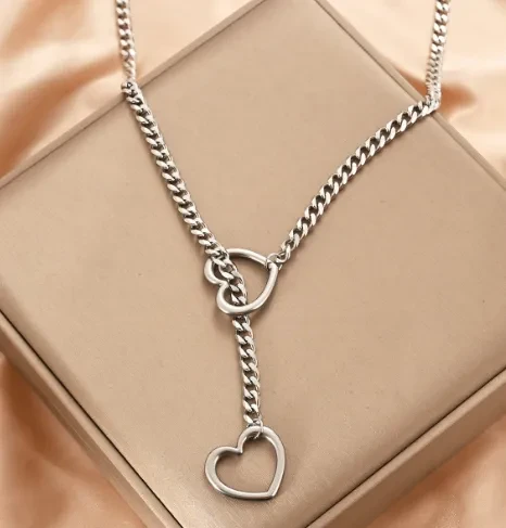 Collar cubano ajustable en forma de corazón
