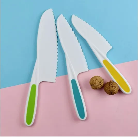 cake plastic knife