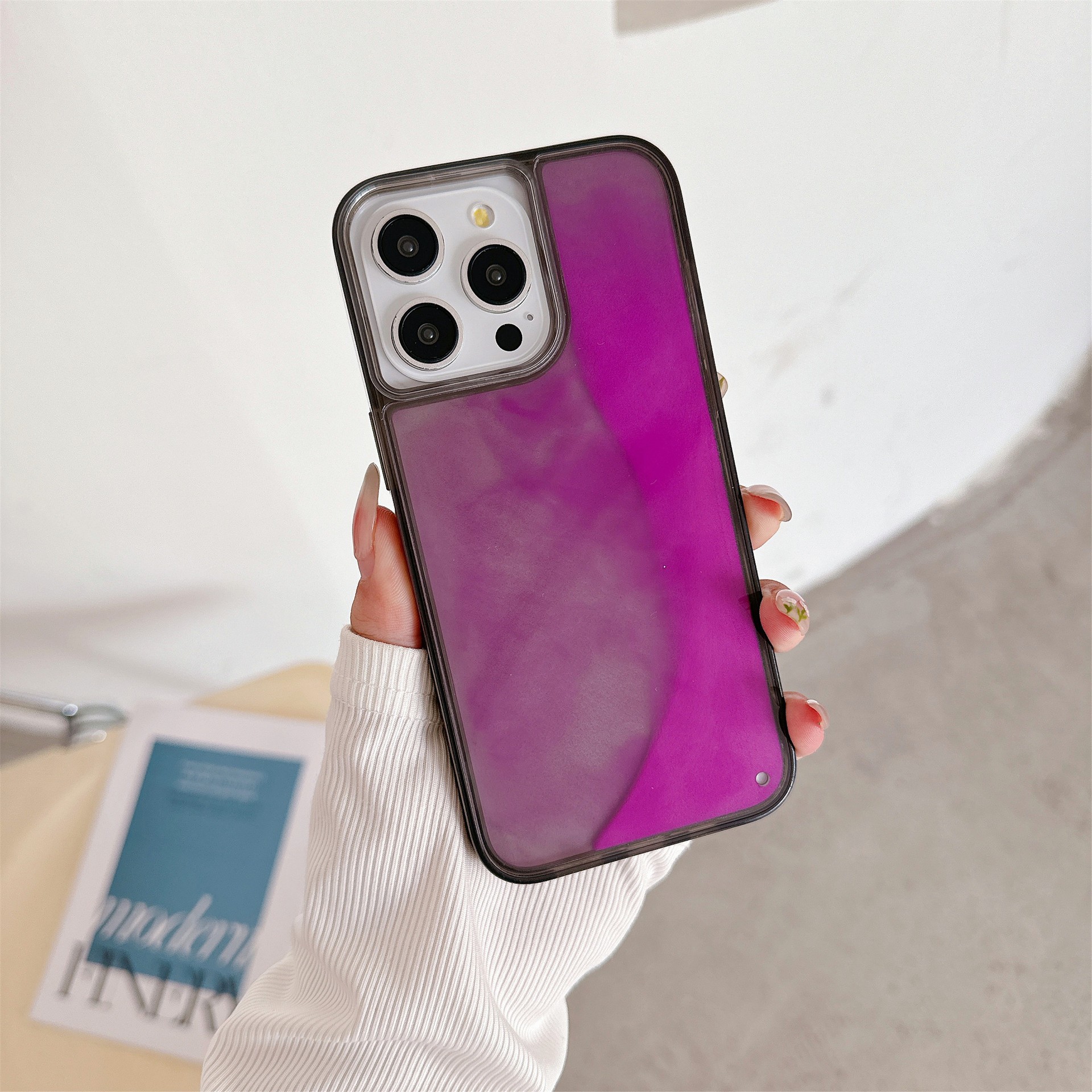 Luminous Quicksand Applicable Magnetic Suction Phone Case Soft Edge Hard Backboard Protective Cover