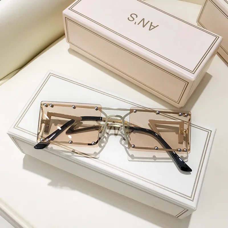 Foto de gafas de sol con cadena