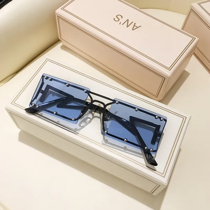 Foto de gafas de sol con cadena