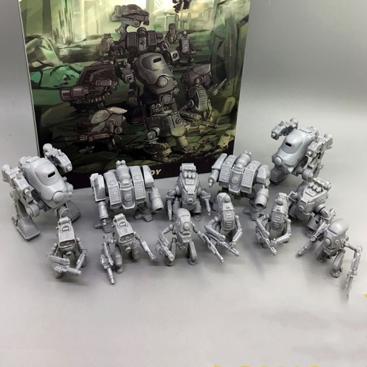 Traje de piezas desnudas de modelo de mecha militar