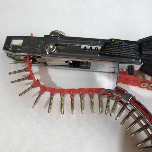 Máquina de tornillo con correa de cadena eléctrica recargable con alimentación automática de clavos