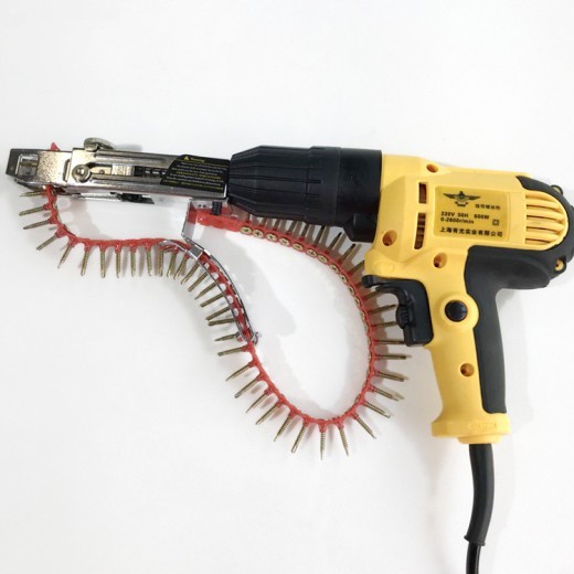 Máquina de tornillo con correa de cadena eléctrica recargable con alimentación automática de clavos