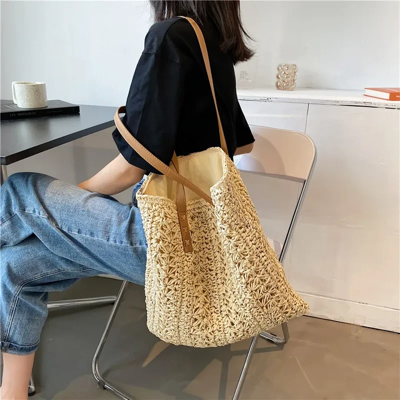 Bolso tote de gran capacidad tejido con diseño de bosque