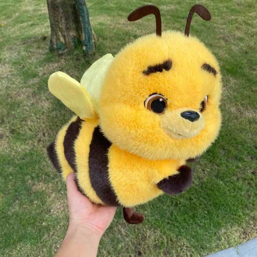 El movimiento de las alas de abeja entusiasma a las muñecas