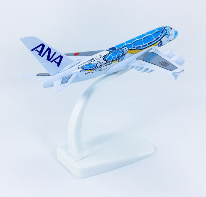 Un modelo de avión de aleación sólida de Ana Blue Turtle