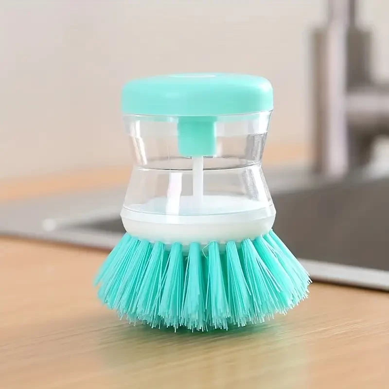 Cepillo para lavar platos en casa