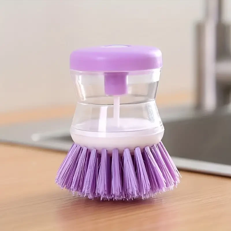 Cepillo para lavar platos en casa