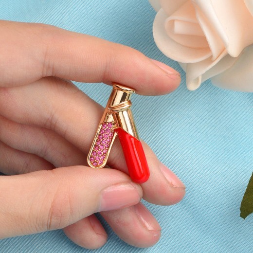 Broche de esmalte con forma de tubo de ensayo para equipo médico