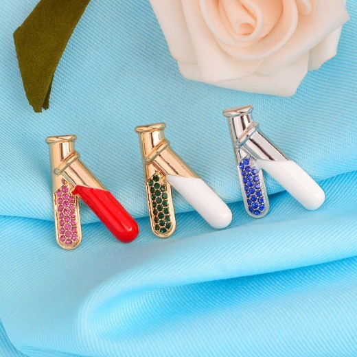 Broche de esmalte con forma de tubo de ensayo para equipo médico