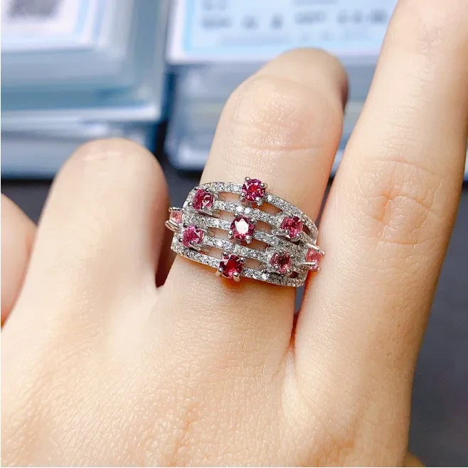 Anillo de granate de aluminio y magnesio natural para mujer