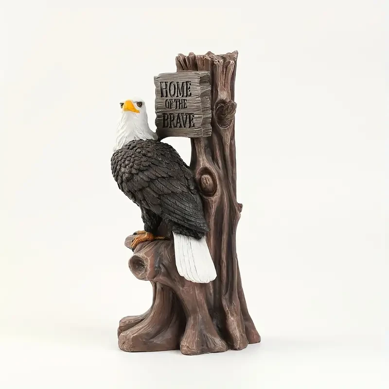 Águila majestuosa, estatua patriótica del águila calva estadounidense con el cartel "Brave Home"