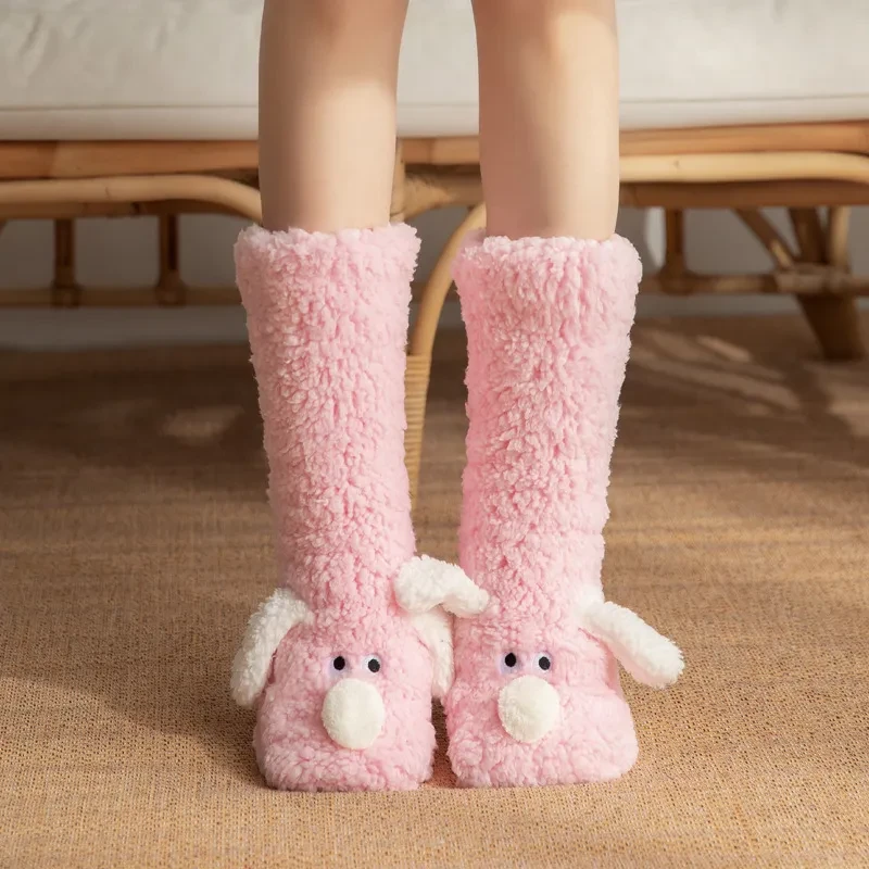 Calcetines de invierno con diseño de perro de dibujos animados, cálidos y antideslizantes, de felpa, para mujer