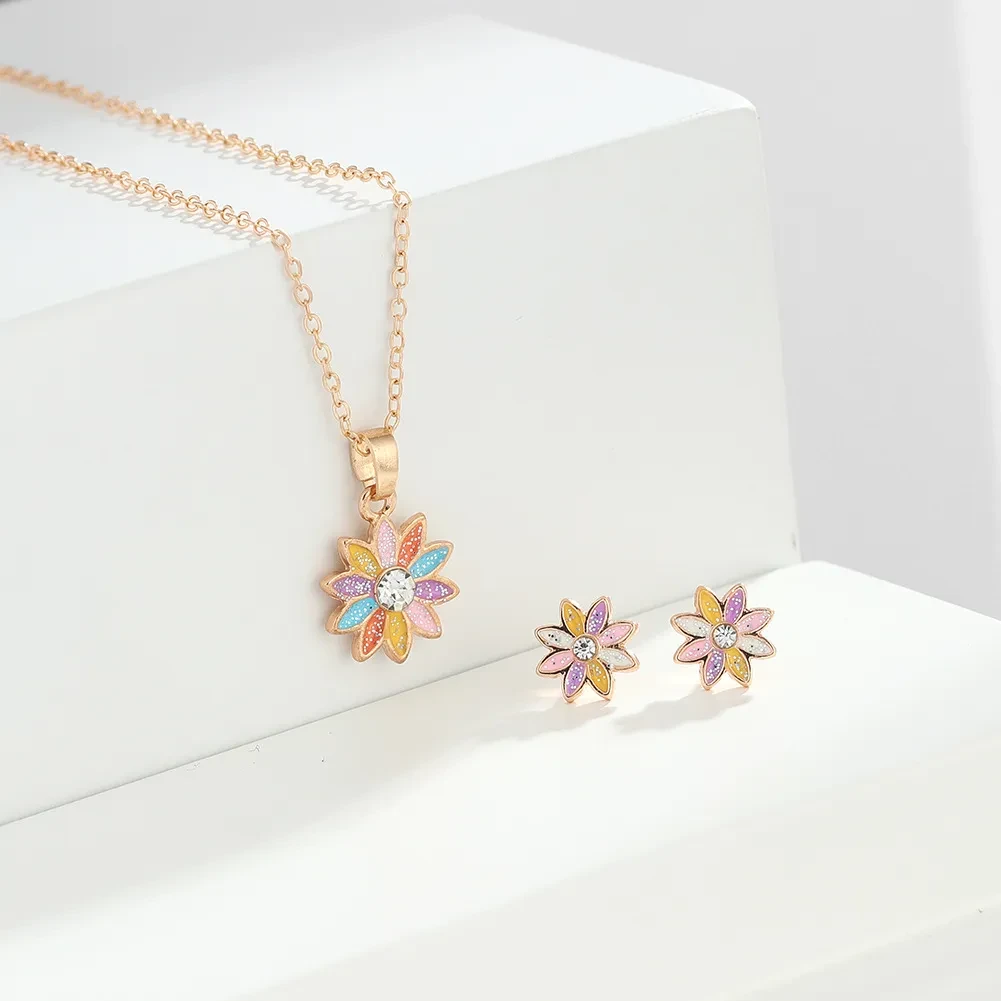 Conjunto de joyas con pendientes y collar