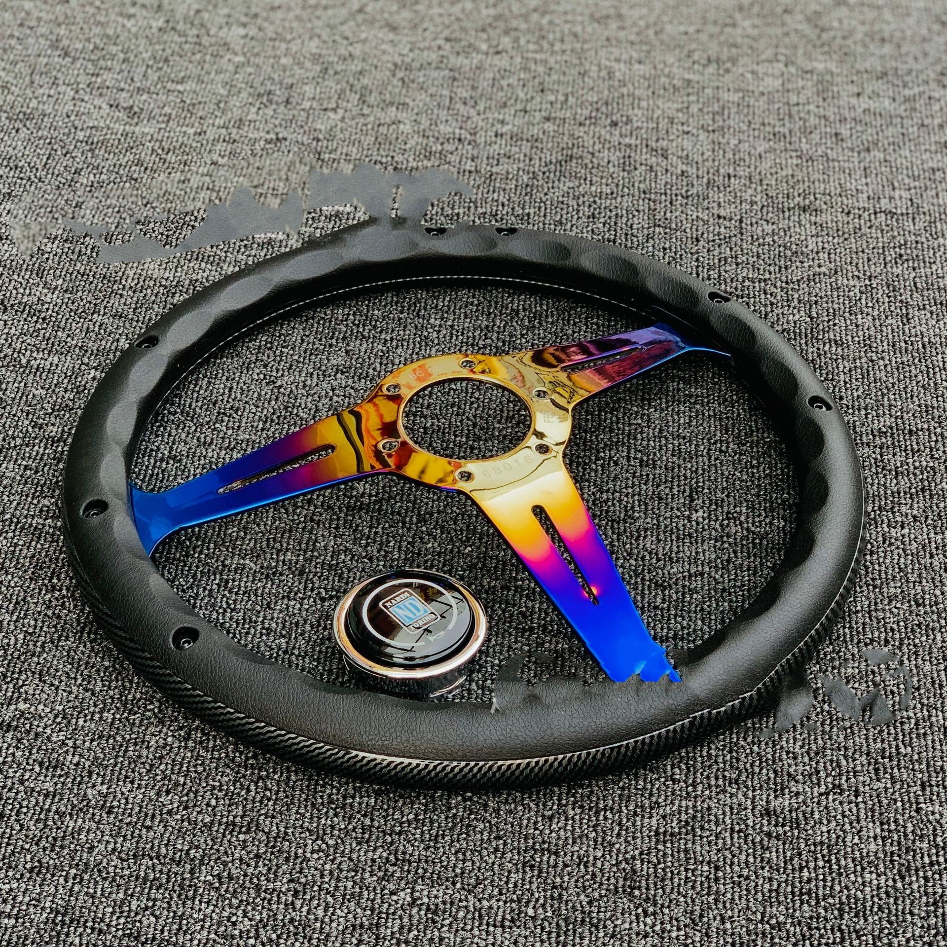 Conversión de coche con volante con transferencia de agua azul horneada