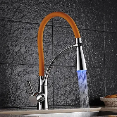 Grifo de cocina con lámpara tropical fría