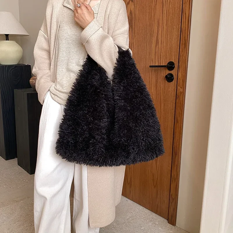 Nuevos bolsos de felpa de otoño e invierno, bolso de hombro de gran capacidad, bolso de mano de diseñador de lujo a la moda, tendencia para mujer