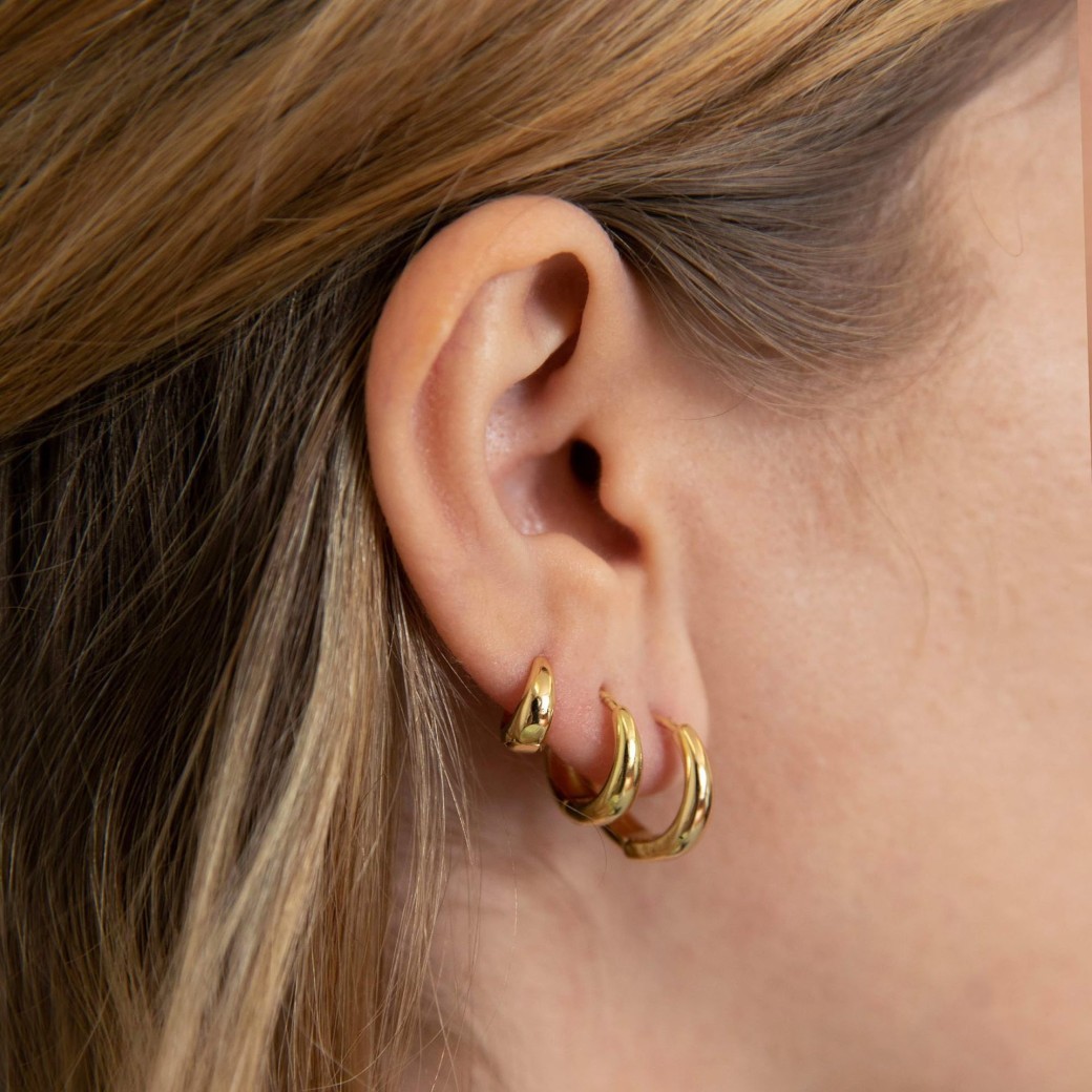 Pendientes pequeños con personalidad, exquisitos y multiperforantes.