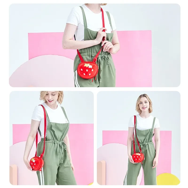 Bolso bandolera infantil con dibujos de fresas