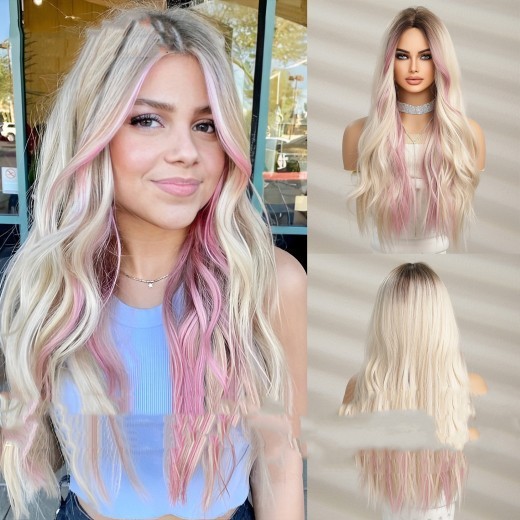 Mechas doradas con degradado medio natural para cabello largo y rizado