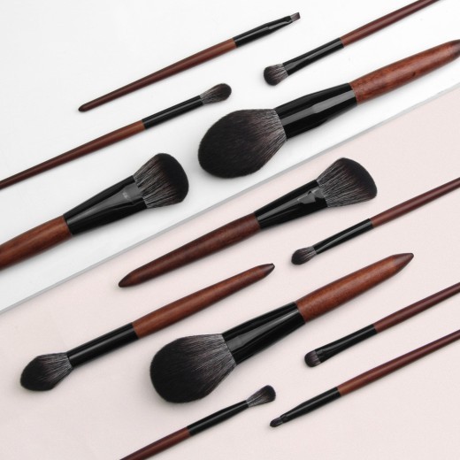 Venta directa de fábrica MAANGE 12 Juego de brochas de maquillaje color ébano Herramientas de maquillaje Oferta especial de Amazon
