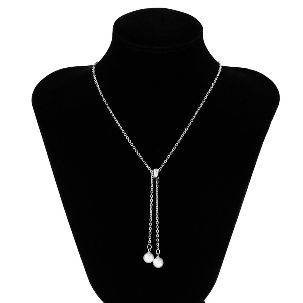 Collar sencillo con borlas de estrellas y perlas