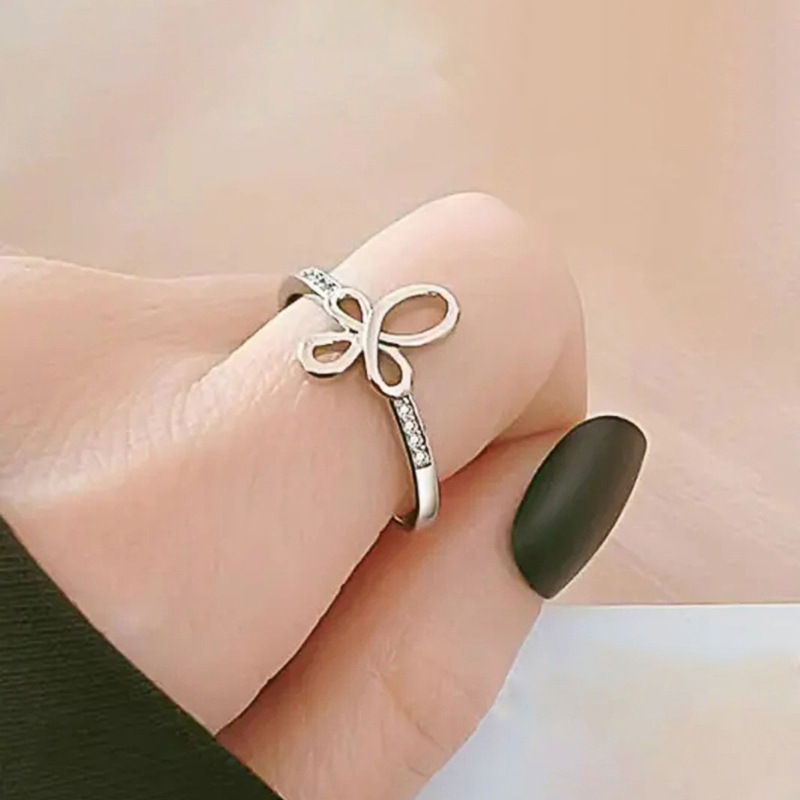 Anillo geométrico de diseño simple con cruz para mujer