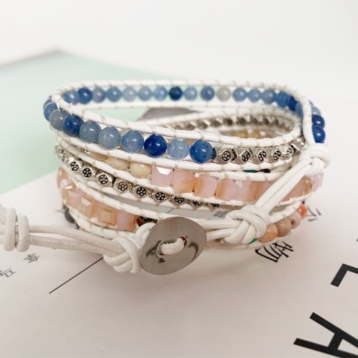 Pulsera bohemia de geoda natural con ribete dorado