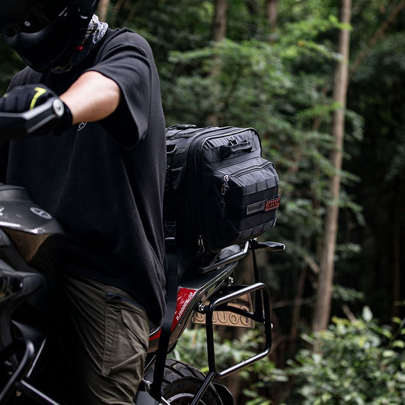 Asiento trasero expandible de motocicleta