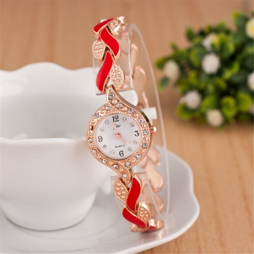 Reloj de diamantes con correa Love para mujer, moderno y combinable con todo.