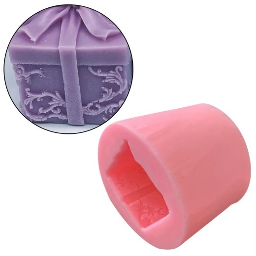 Ideal for making chocolates, soaps, candles, and more, this versatile mold adds a charming touch to your Christmas celebrations. Non-stick, easy-to-use, and dishwasher safe."