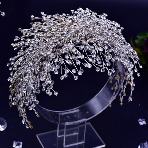 Shop Handmade Rhinestone Headdress Wedding Hair Accessories. Elegant, versatile, and perfect for NZ brides. Add sparkle to your wedding look today!
