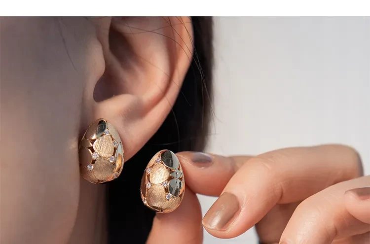 Pendientes pequeños de huevo dorado, retro, asequibles, lujosos, modernos y versátiles.