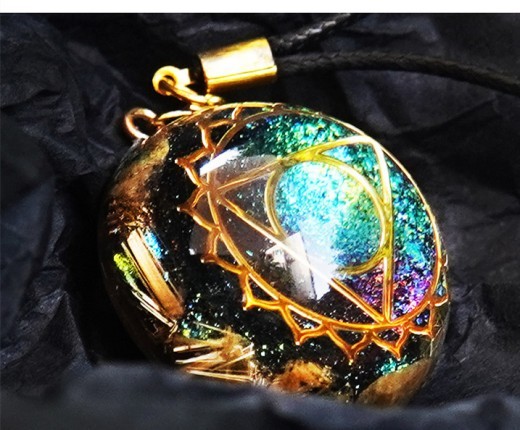 Shop the Jewel Titanium Crystal Hair Crystal Necklace – a luxurious, adjustable necklace featuring a unique hair crystal design and high-quality titanium for lasting elegance. Perfect for weddings, formal events, or everyday wear. Hypoallergenic and light