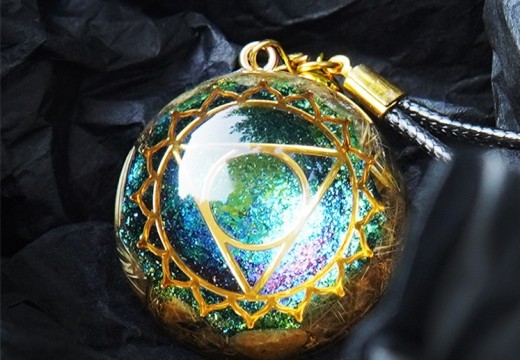 Shop the Jewel Titanium Crystal Hair Crystal Necklace – a luxurious, adjustable necklace featuring a unique hair crystal design and high-quality titanium for lasting elegance. Perfect for weddings, formal events, or everyday wear. Hypoallergenic and light