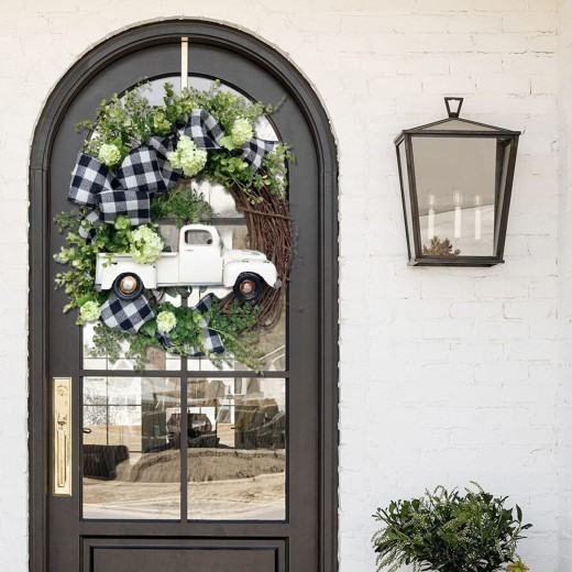 Enhance your holiday decor with the Christmas Wreath Venue Props Front Door Decorations. Perfect for welcoming guests and adding festive charm to your home. Durable, elegant, and ideal for both indoor and outdoor use.