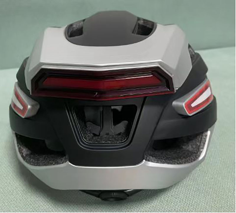 Ride safely and stay connected with the Smart Bluetooth Warning Light Riding Integrated Helmet. Featuring Bluetooth connectivity, this helmet is perfect for cyclists, motorcyclists, and outdoor enthusiasts.
