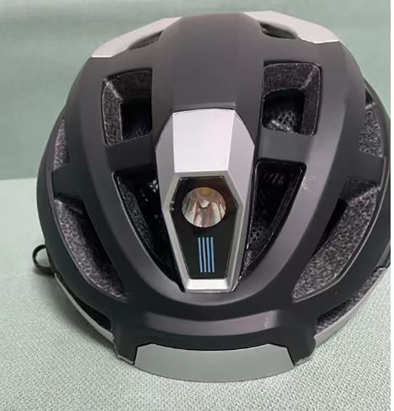 Ride safely and stay connected with the Smart Bluetooth Warning Light Riding Integrated Helmet. Featuring Bluetooth connectivity, this helmet is perfect for cyclists, motorcyclists, and outdoor enthusiasts.