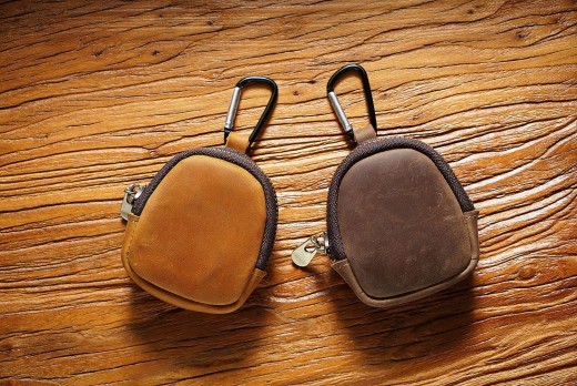 Cartera pequeña de piel de vaca con cremallera