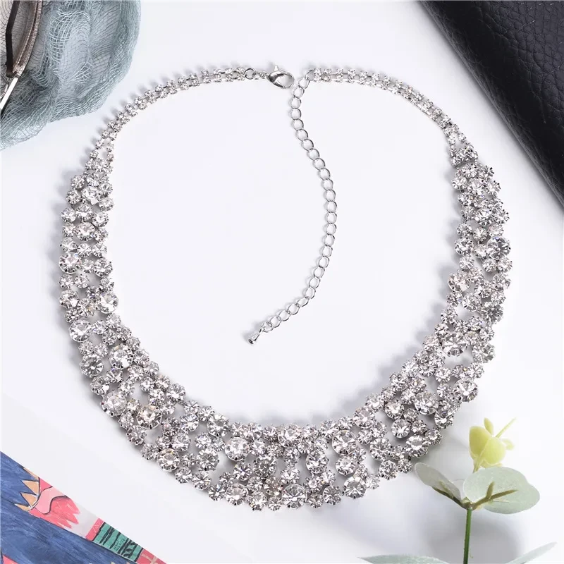 Collares de diamantes de imitación de lujo y accesorios de ropa