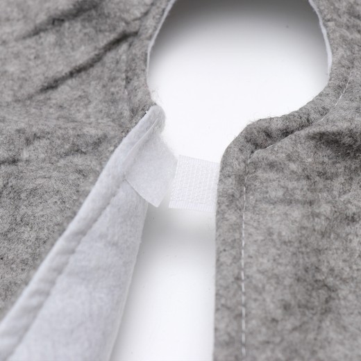 Falda de árbol de Navidad con decoración sencilla y moderna