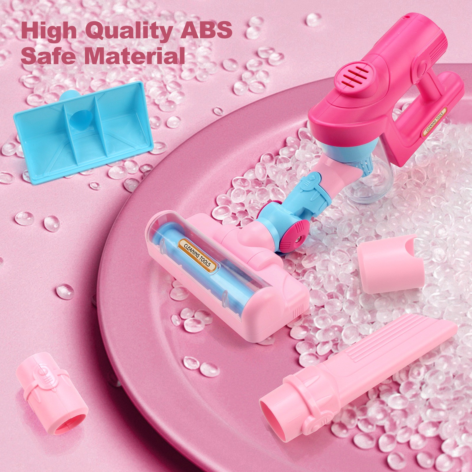 Los niños juegan a la casa, limpian los juguetes de la aspiradora