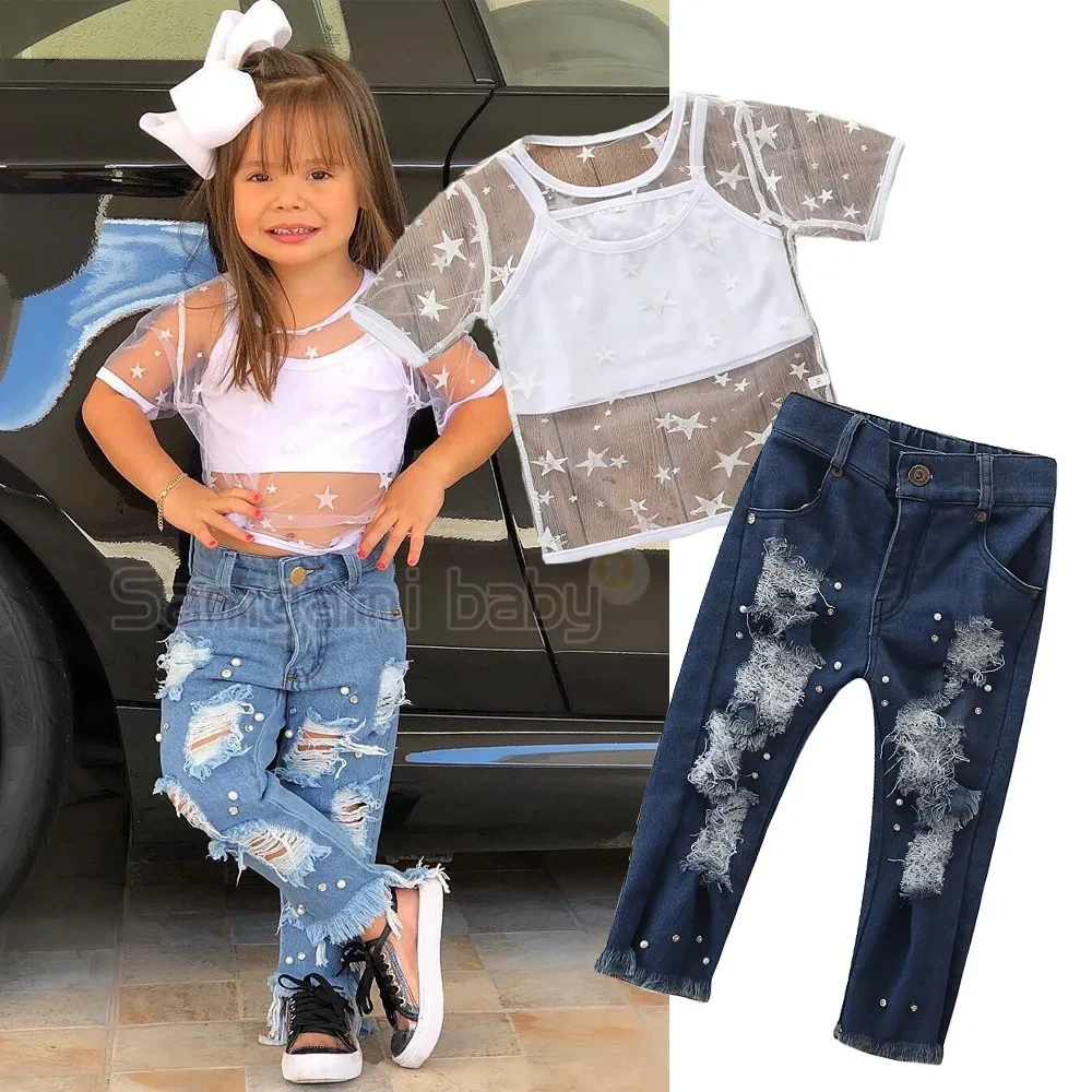 Conjunto de 2 piezas de camiseta de manga corta con estampado de estrellas para niñas pequeñas, pantalones vaqueros con agujeros y vaqueros perlados