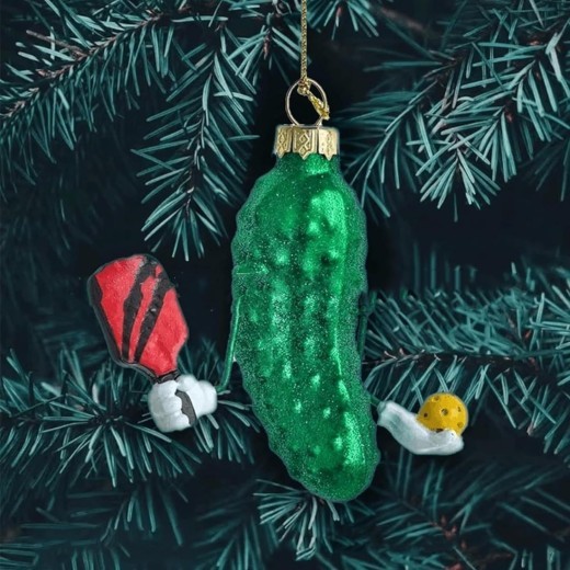 Interesantes adornos navideños de resina de pepino