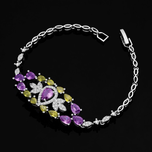 Conjunto de 4 pendientes y collar de circonitas de colores