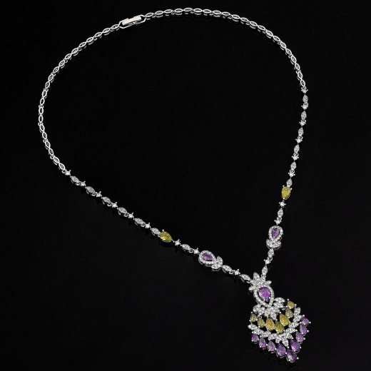 Conjunto de 4 pendientes y collar de circonitas de colores