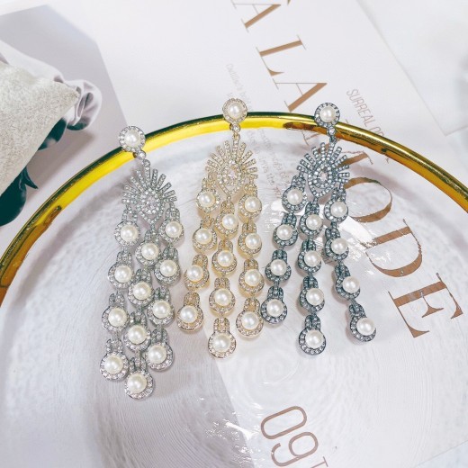 Pendientes con flecos y cuentas estilo circonita con microincrustaciones